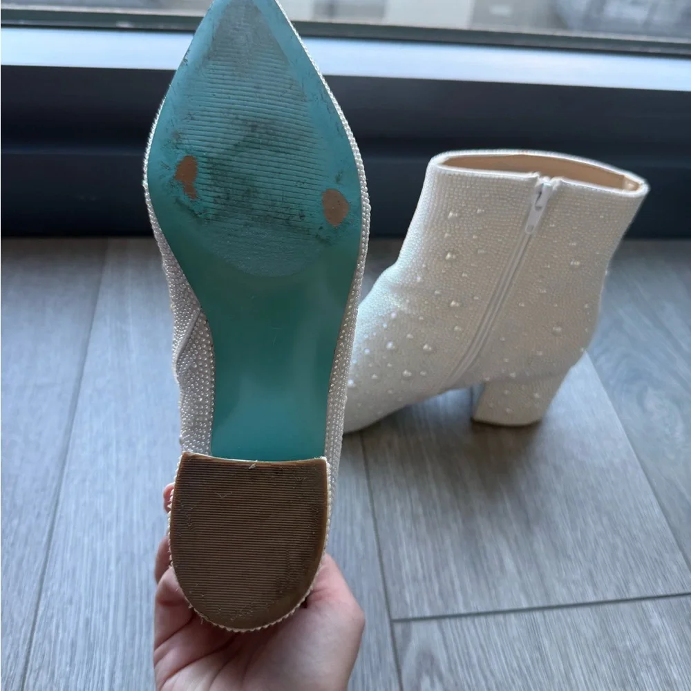 Betsey Johnson White Kyla Bootie - Picture 6 of 7